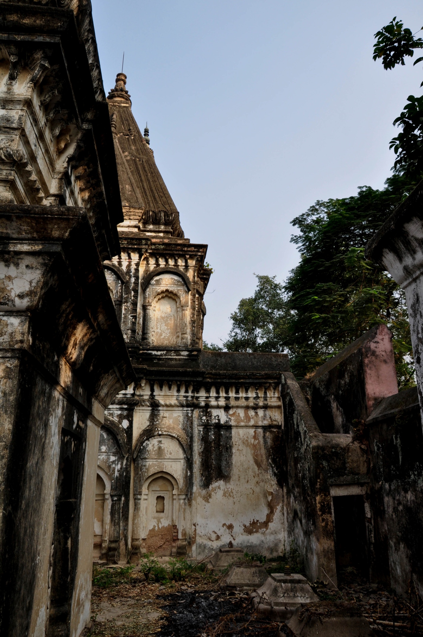 двор храма Маа-Багга-Деви-Сарасвати, Бодхгая, Индия