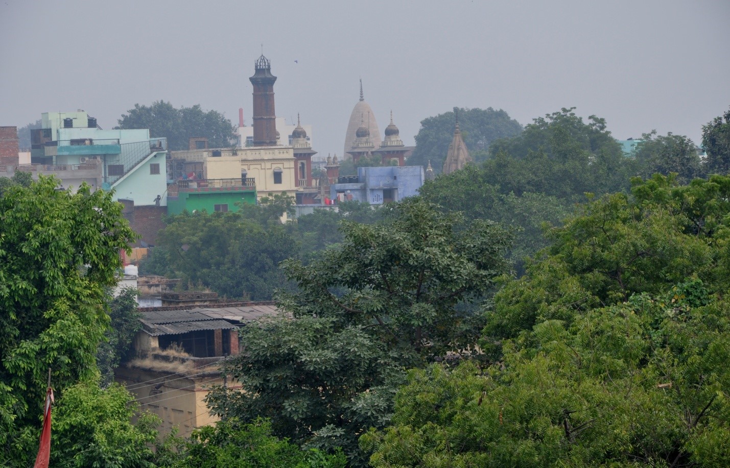 Вид с крыши на город Варанаси, Индия