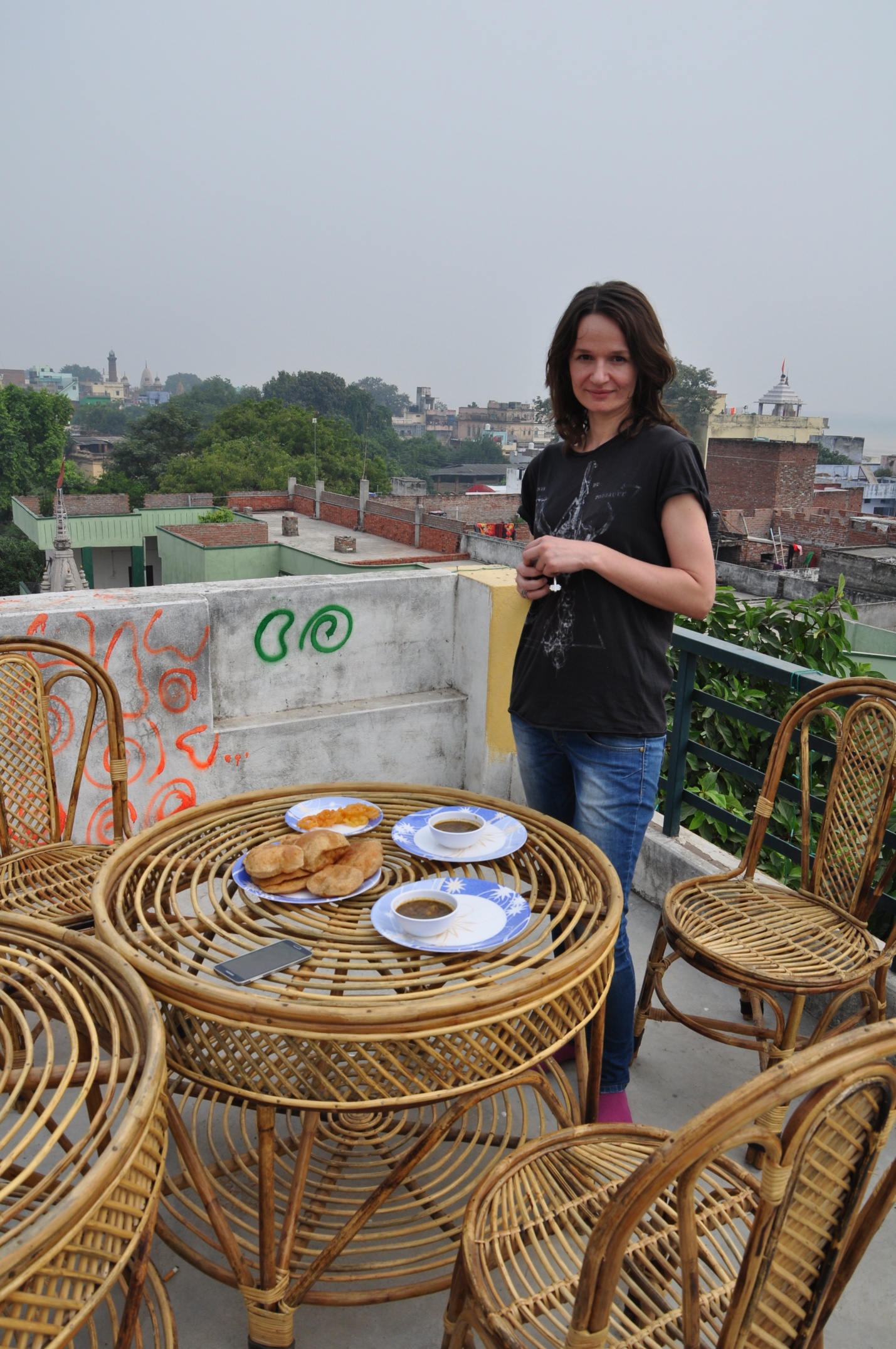 Завтрак на крыше хостела в Варанаси, Индия