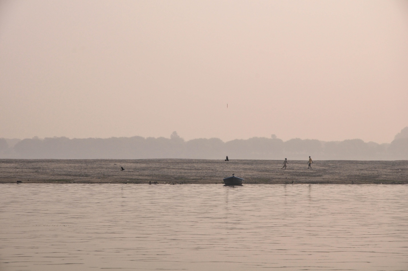 противоположный берег реки Ганг, Варанаси, Индия
