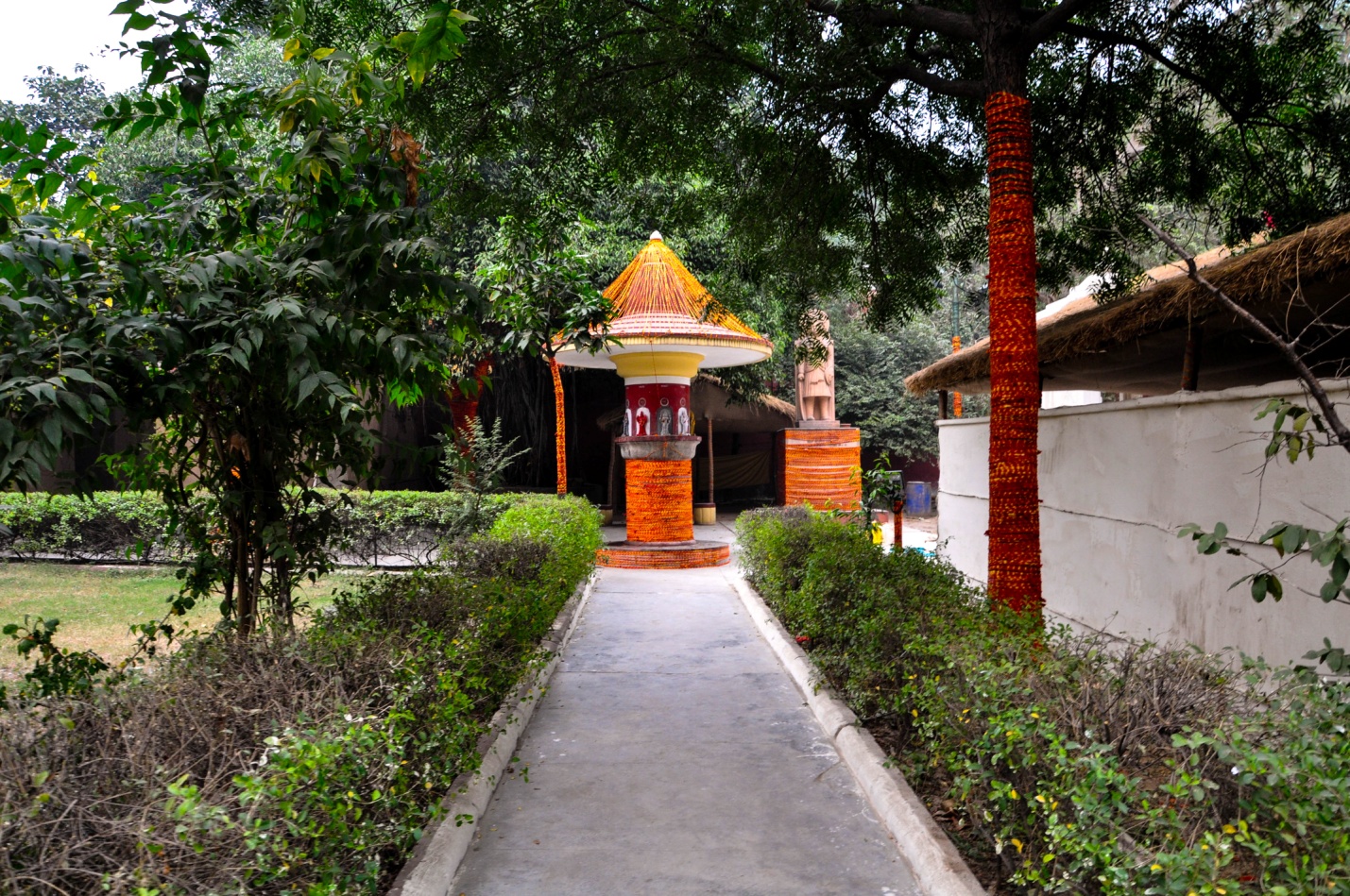 Сад в храме Лакшми-Нараян. Дели, Индия