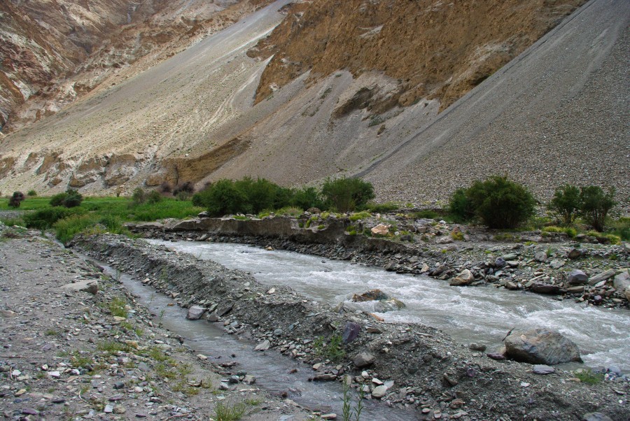 Горная река в Гималаях, Индия