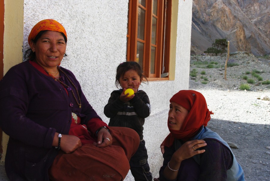 Деревенские жители в Гималаях
