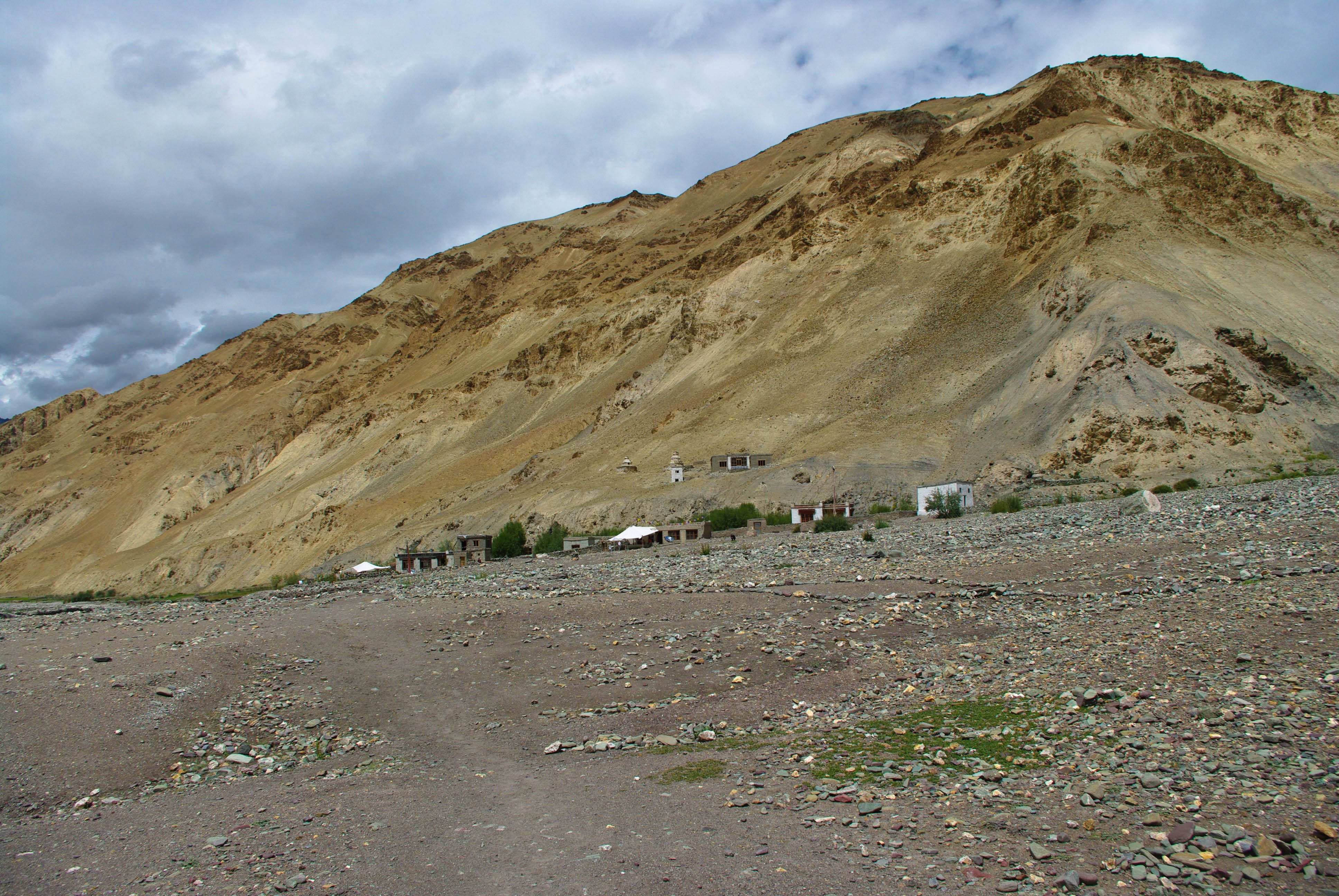Деревня Hangkar в Гималаях