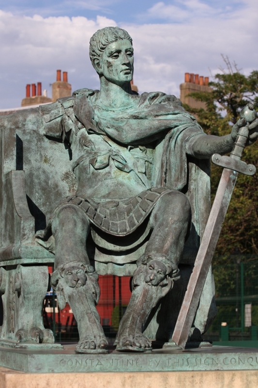 Памятник императору Константину, Йорк, Англия