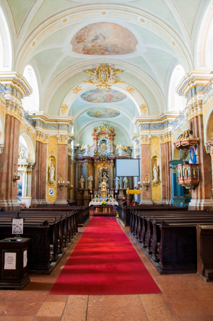 Внутри Приходской церкви в Будапеште