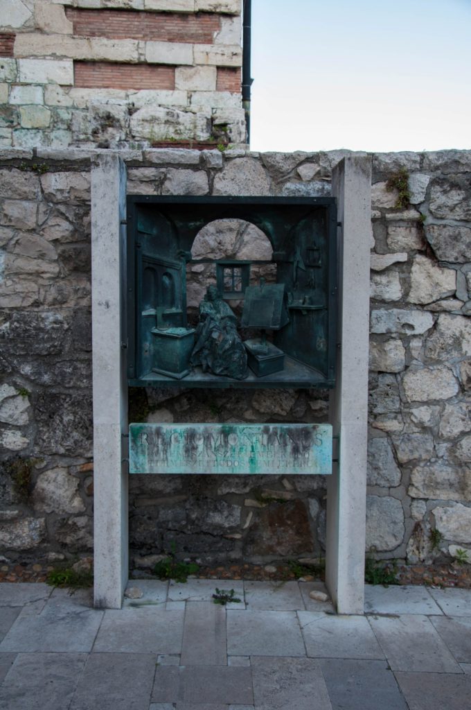 Памятник Региомонтану (Иоганну Мюллеру) — выдающемуся немецкому астроному, Будапешт