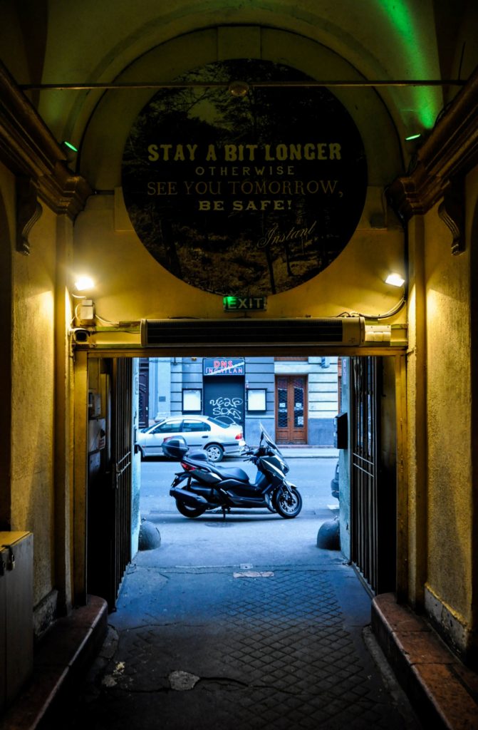 Руин-бар Instant, Будапешт