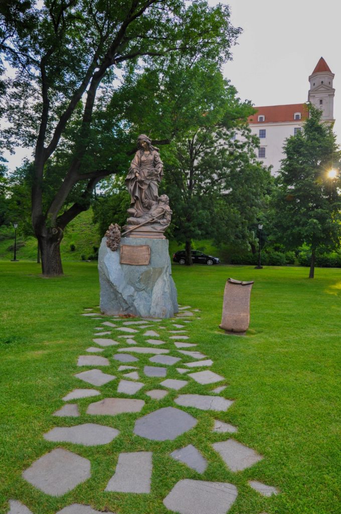 Памятник Елизавете Венгерской, Братислава