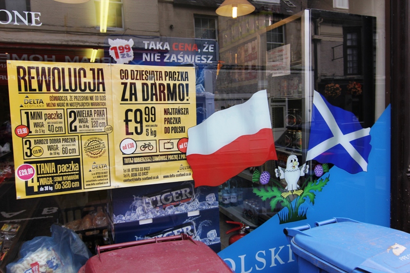 Витрина польского магазина в Шотландии
