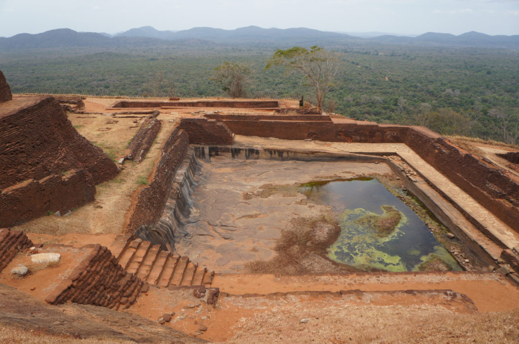 Древние бассейны на руинах на острове Цейлон, Шри-Ланка