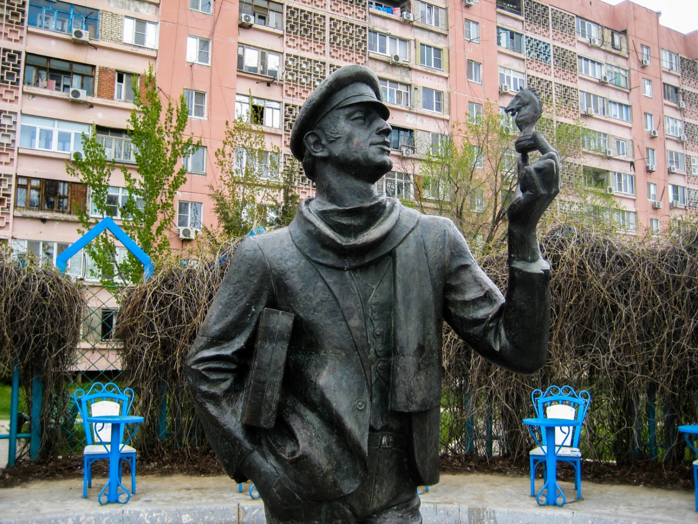 Памятник Остапу Бендеру, Элиста