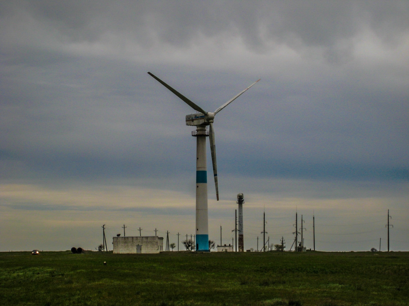 Бездействующий ветряк в Калмыцкой степи