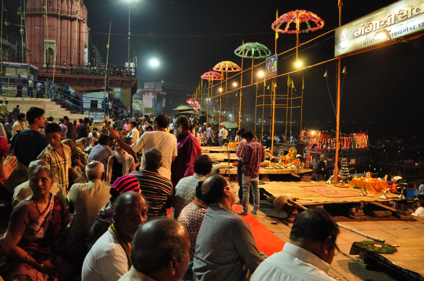 церемония аарти в Варанаси, Индия