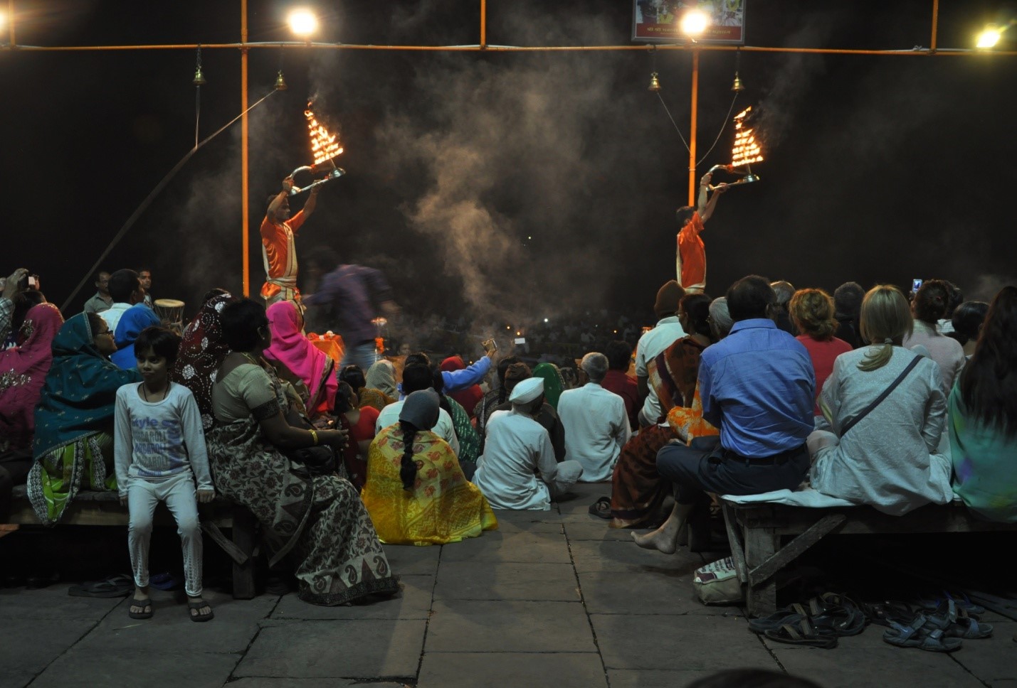 церемония аарти в Варанаси, Индия