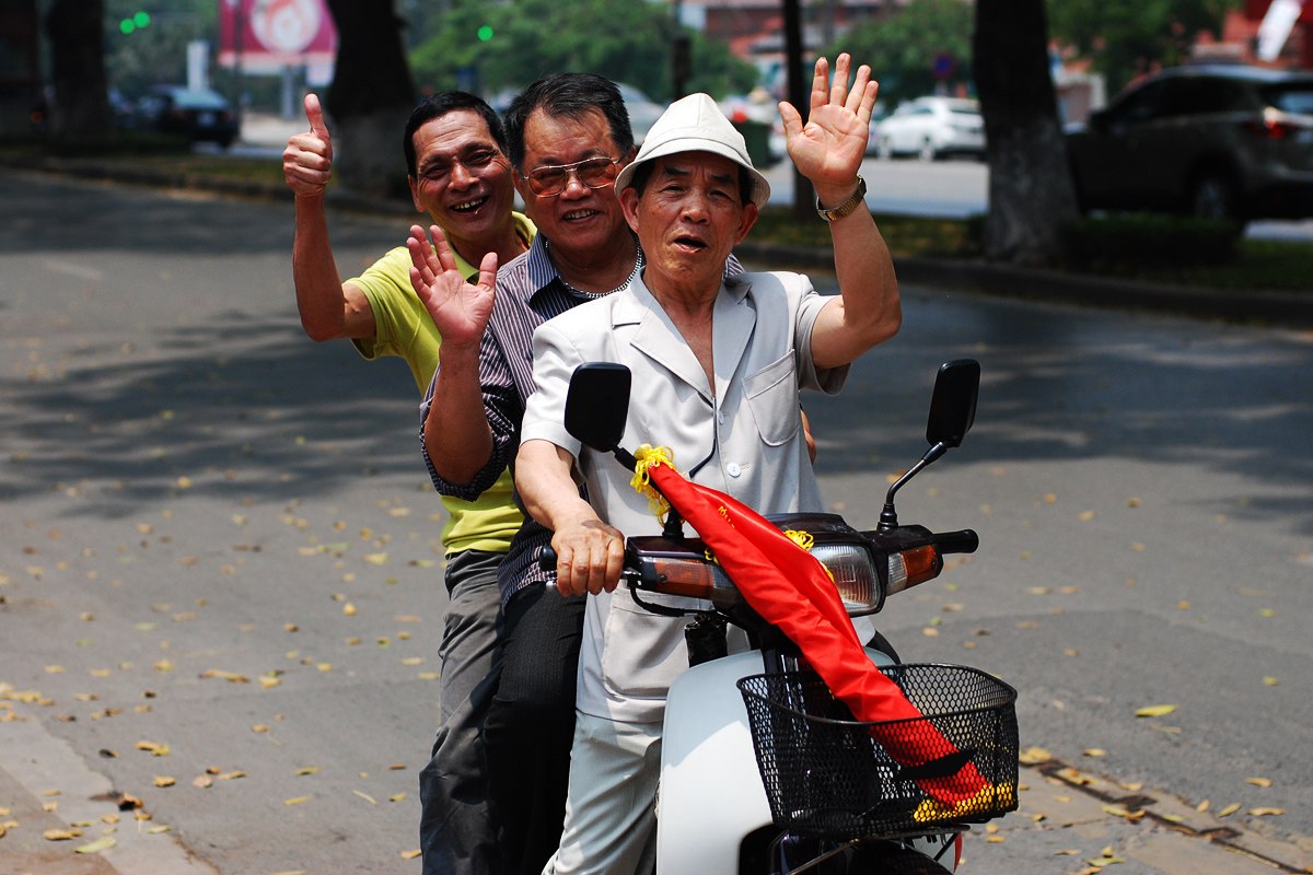 Вьетнамцы на мотороллере