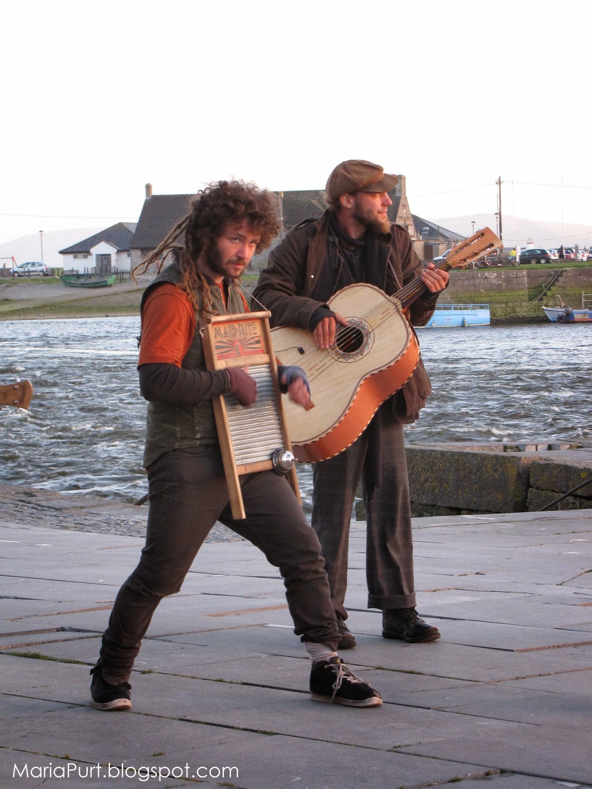 Необычные уличные музыканты в Галвей, Ирландия