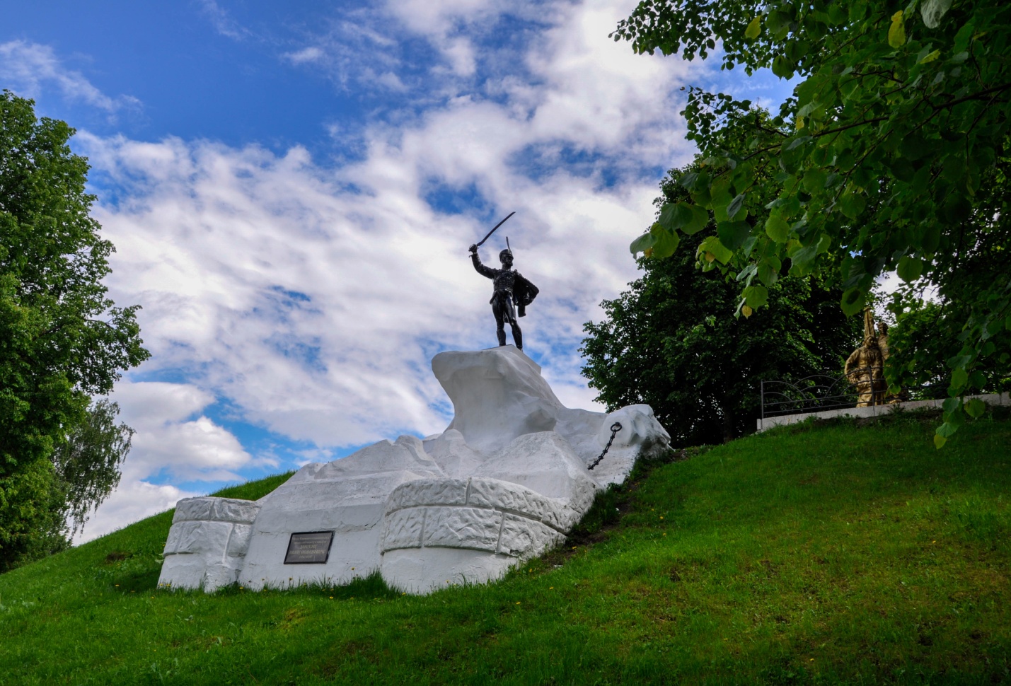 Памятник генералу Дорохову в Верея